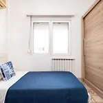 Massive 4br Retro - 3 Min Walk To * Kos Town