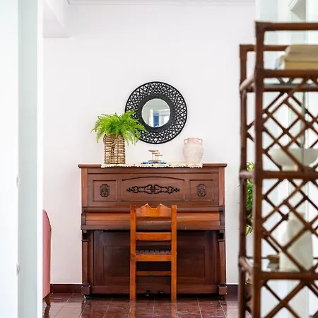 Massive 4br Retro - 3 Min Walk To Lägenhet *