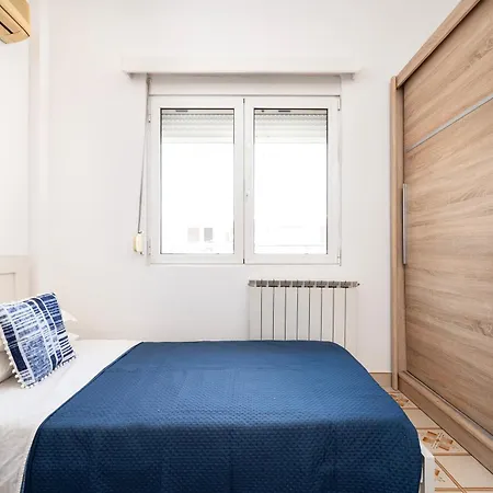 Massive 4br Retro - 3 Min Walk To * Kos Town