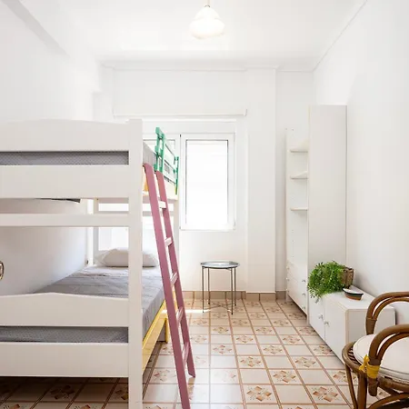 Apartment Massive 4br Retro - 3 Min Walk To Kos Town