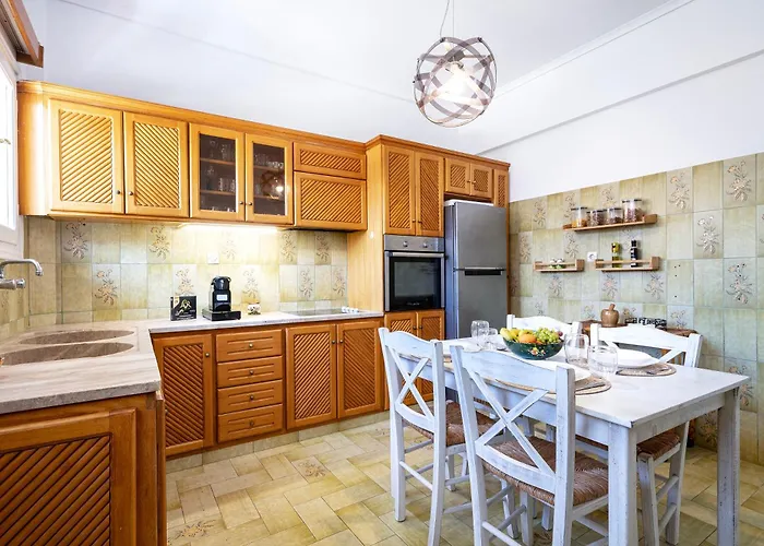 Massive 4br Retro - 3 Min Walk To Apartamento