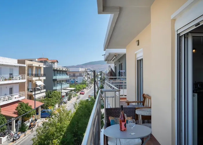 Massive 4br Retro - 3 Min Walk To Apartamento