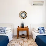 Massive 4br Retro - 3 Min Walk To דירה