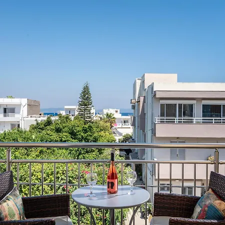 דירה Massive 4br Retro - 3 Min Walk To *
