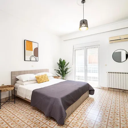 Massive 4br Retro - 3 Min Walk To Appartement Kos