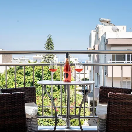 דירה Massive 4br Retro - 3 Min Walk To