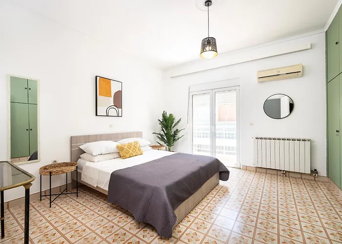 Massive 4br Retro - 3 Min Walk To Appartement Kos