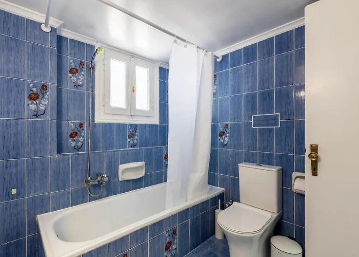 Appartement Massive 4br Retro - 3 Min Walk To *